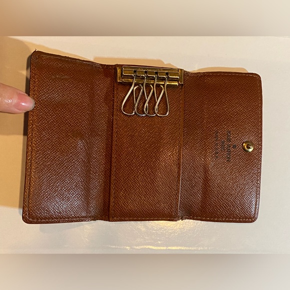 Louis Vuitton key holder - Picture 5 of 10